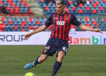 ТРИУМФАЛНОТО ЗАВРЪЩАНЕ НА ЛЕВСКИ: СУПЕРЗВЕЗДНИЯТ НАЦИОНАЛ СЕ ВРЪЩА ОТ ИТАЛИЯ, ЗА ДА ЗАПАЛИ НА НОВО “СИНЯТА” ИСКРА! Прочетете повече