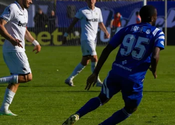 Битката на Фабиен: Левски се Сплотява Около Звездата си, Докато Възстановяването Продължава