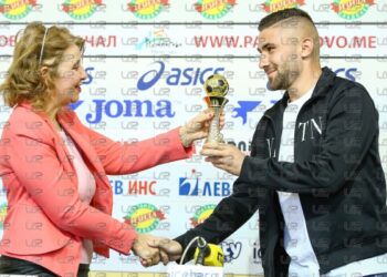 Време е за висок полет: Джо Коул вярва, че Марин Петков от Левски София трябва да напусне “Герена”