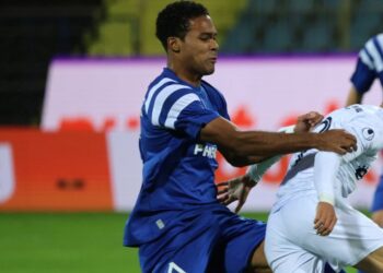 Предсезонната подготовка на Левски София е в ход, но един играч в момента поема по различен път в тренировките.