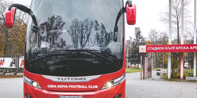 Бившият капитан на ЦСКА София изненадващо подари автобус на клуба в подкрепа преди новия сезон