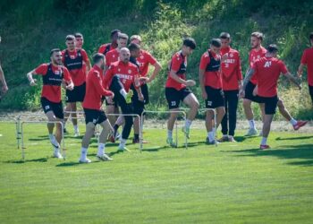 ЦСКА Шокира Футболния Свят: Нов Треньор Привлича Звездни Попълнения, Революцията Набира Скорост!