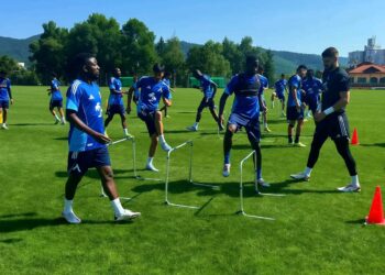 Левски София обявява уволнението на двама помощник-треньори в рамките на един ден, предстоят още чистки в офисите