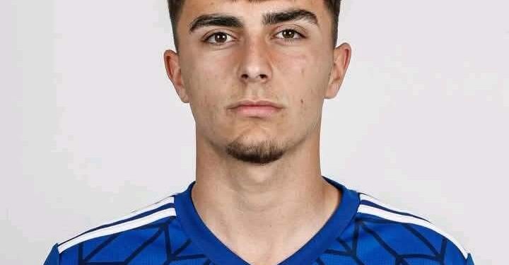 В трансфер, който предизвика както изненада, така и бурни коментари в българските футболни среди, ЦСКА София подписа с 19-годишния халф Александър Божилов – бивш капитан на дублиращия отбор на Левски и настоящ национал на България до 19 години.