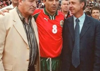 Да не се забравя: Денят Христо Стоичков изиграва последния си мач за България пред пълния стадион на „Българска армия“.За повече подробности за мача 👇👇