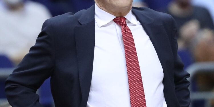 Ужас в ЦСКА! Семейна Драма Взривява Отбора: Съпругата на Треньора Бременна от Защитник – Пълен Хаос и Разочарование!