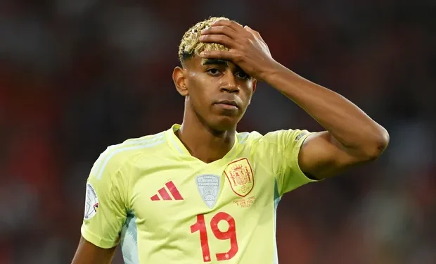 ЦСКА договаря суперзвездата национал Ламин Ямал с петгодишен договор от Барселона.