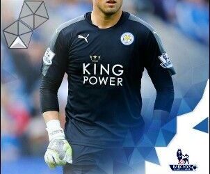 Да живее Наско Сираков: Левски София и бившият вратар на Лестър Сити Каспър Шмайхел постигнаха споразумение за тригодишен договор преди квалификациите за Лига Европа