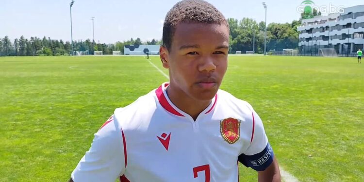 Левски София връща топ талант от академията си Стивън Гаоте от Рен след като отбеляза 17 гола през миналия сезон и го включва в първия отбор