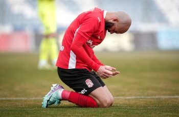 НЕМЪЛЧАЩИЯТ ШОК В БЪЛГАРСКИЯ ФУТБОЛ! ИСТОРИЧЕСКИЯТ БЕГЛЕЦ ОТ ЦСКА, ФИГУРА ОТ 1948 Г., ВЕЧЕ Е ТРЕНЬОР НА ВЕЧНИЯ ВРАГ ЛЕВСКИ – ВЪЗМОЖНО ЛИ Е ТОВА ПРЕДАТЕЛСТВО?!