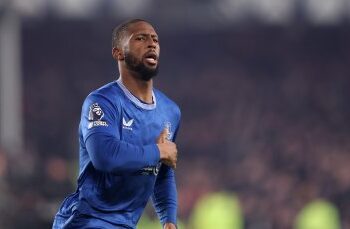 Ултиматум от Сектор Г! Феновете на ЦСКА Искат Веднага Нападател от Евертън: Ще Избухне Ли Трансферен Бомбастичен Скандал?!