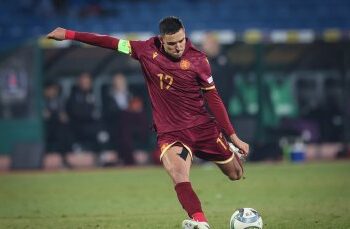 НЕВЕРОЯТНО ПРИЗНАНИЕ! ТРЕНЬОРЪТ НА ЛЕВСКИ ВЗРИВИ ФУТБОЛНА БЪЛГАРИЯ: “НИКОЙ НЕ МИ Е НОСИЛ ТАКЪВ КЕФ! ЗАРАДИ ТОЗИ ИГРАЧ ОСТАВАМ В КЛУБА!” – ЕТО КОЙ Е ГЕРОЯТ!