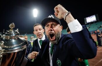 Сензация в българския футбол: Ивайло Чочев и Игор Йовичевич грабнаха всички награди в престижната анкета на футболистите, шокирайки с невероятните си постижения!