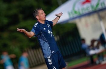 Епохална Промяна в Левски! Трима Чешки Магьосници Идват, За да Преобразят Халфовата Линия и Да Отключат Нова Ера на Победа!