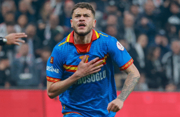 НЕВЕРОЯТНА РАЗМЯНА! Левски Разменя Основен Играч на Спортинг Лисабон, Връщайки Легендарния Треньор Мъри Стоилов със Сензационен Ход!