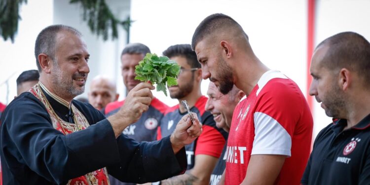 ПРЕДАТЕЛ В „АРМИЯТА“! ЗВЕЗДАТА НА ЦСКА ИВАН ДЮЛГЕРОВ РАЗКРИТ КАТО ШПИОНИН НА „ТИМ“ – ШОКИРАЩ ЧАТ, ИЗТЕКЪЛ ОТ ВЪТРЕШЕН ЧОВЕК ОТ КЮСТЕНДИЛ, РАЗТЪРСВА БЪЛГАРСКИЯ ФУТБОЛ ИЗ ОСНОВИ!