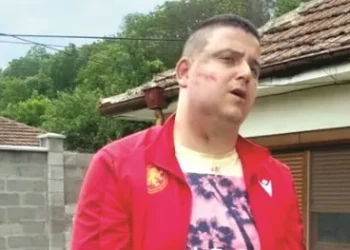 Отвъд пределите на играта: Нападение срещу арбитър предизвиква вълна от възмущение и призиви за по-строги мерки във футбола