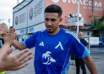 Изпълнителният директор и треньорът са във война заради новите играчи! Изпълнителният директор и треньорът са във война за новите играчи!