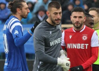 Иван Дюлгеров, който преди това беше отстранен от отборните дейности. Въпреки скорошното си отсъствие