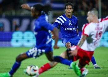 ТРАНСФЕРНА ВОЙНА ИЗБУХВА! БЪЛГАРСКИ ГРАНДОВЕ СЕ СБЛЪСКВАТ ЗА ЦЕННИЯ АКТИВ НА ЛЕВСКИ – ОЧАКВА СЕ НАДДАВАТЕЛНА ЛУДОСТ ЗА МИЛИОНИ ЛЕВА!