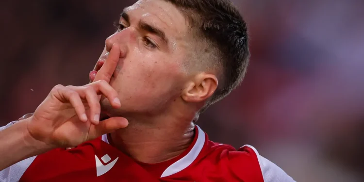 Дългоочакваният ден, който изглеждаше невъзможен, най-накрая дойде: Станислав Шопов подписа нов 6-годишен договор с ЦСКА София под влияние на новия треньор