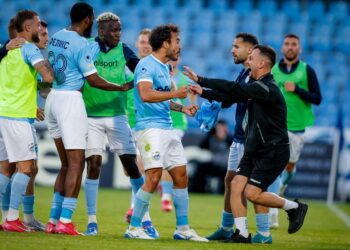 НАЙ-ЖЕСТОКИЯТ УДАР! ЕВРОПЕЙСКАТА МЕЧТА НА ЦСКА РАЗБИТА В АГОНИЗИРАЩА ДУЗПЕНА ДРАМА, ДОКАТО “АРДА” ТАНЦУВА ВЪРХУ РУИНИТЕ ИМ – “АРМИЯТА” СЕ ДАВИ В СЪЛЗИ И ОТЧАЯНИЕ!