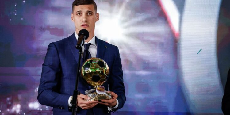 ОГРОМЕН ШОК: Разкриваме Истината Защо Илиян Илиев Неустоимо Беше Привлечен от Стадиона на ЦСКА – Причините Ще Ви Изумят!