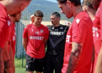 ЦСКА е едно кюскане, бавене… Много работа пред Керкез