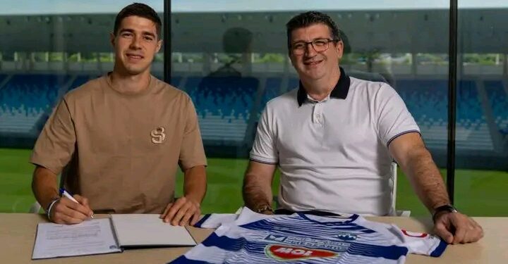 Подписването отразява повече от просто тактическо решение – то е намигване към ценността на екипната химия и споделения опит.