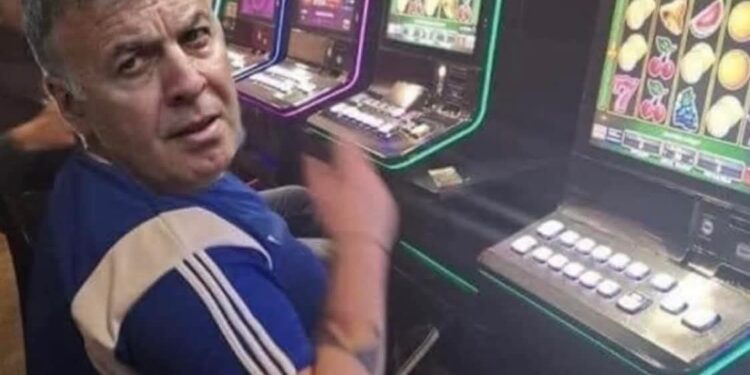 Сиракооfff вън!” – Скандирания Разтърсват Стадиона!