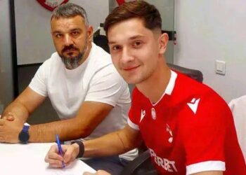 Dinamo se confruntă cu incertitudini legate de viitorul tânărului atacant Valentin Dumitrache. Detalii complete.