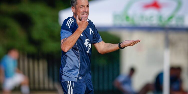 Веласкес: Треньорът на „Левски“ Хулио Веласкес похвали отбора след победата с 5:1 над „Спартак“ (Плевен).