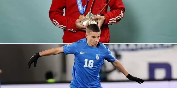 Най-накрая 16-годишният талант на Олимпиакос Христос Маузакитис се съгласява да премине в ЦСКА София с 7-годишен договор и изяви с гръцкия национален отбор в Лигата на нациите