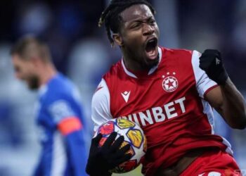 Аарон Исека поема №9 в ЦСКА, Бютюки слага №10, а Теодор Иванов избира №14