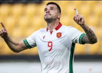 ЗВЕЗДА НА ГЕРЕНА: Два гола от звездата на Левски не бяха достатъчни за България в мъглата на “Колежанската”