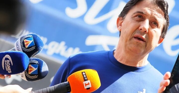 🚨 ОФИЦИАЛНО: Веласкес отпада, Левски ще има нов треньор, обяви изпълнителният директор на „Герена“ Даниел Боримиров.