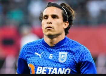 🚨💙 O NOUĂ ERĂ SE APROPIE: Luis Paradela își prelungește contractul la Universitatea Craiova, care expiră în iunie 2026, cu o creștere salarială și bonusuri anuale, și îi oferă, de asemenea, o propunere pe care încă nu a acceptat-o!