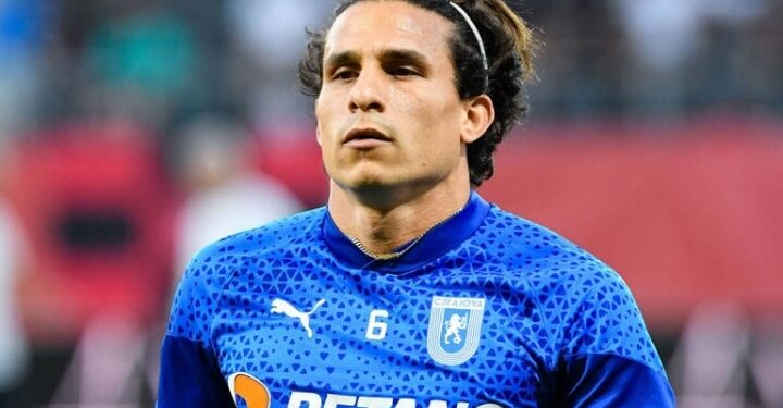 🚨💙 O NOUĂ ERĂ SE APROPIE: Luis Paradela își prelungește contractul la Universitatea Craiova, care expiră în iunie 2026, cu o creștere salarială și bonusuri anuale, și îi oferă, de asemenea, o propunere pe care încă nu a acceptat-o!