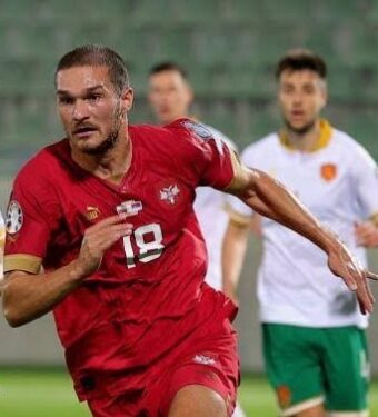 Левски в Патова Ситуация: Звезда Нападател Иска Повишение на Заплатата или Заплашва с Напускане, Поставя Треньора в Опасност