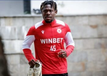 Престоят на Аарън Исека в ЦСКА продължава да бъде разочароваща сага, както за играча, така и за клуба. Въпреки очакванията, че отборът ще се раздели с нападателя това лято. Пълни подробности