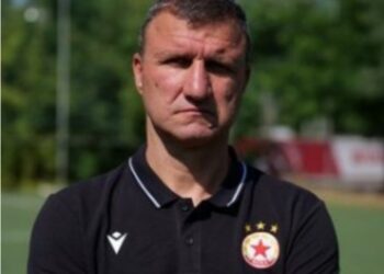 Директорът на младежкия отбор на ЦСКА отговаря на обвиненията относно спора за набирането на играчи. Пълни подробности.