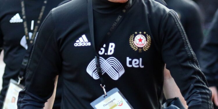 Криза в Левски: Играчите Поставят Ултиматум – Уволнение на Треньора или Без Повече Победи!