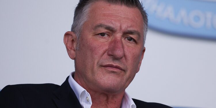 ЦСКА освободи треньорския щаб на първия отбор след загубата от Арда в плейофите на Конферентната лига на УЕФА. Това беше обявено от