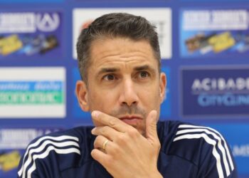 Хулио Веласкес пази плановете си в тайна, докато Левски започва подготовката си за новия сезон