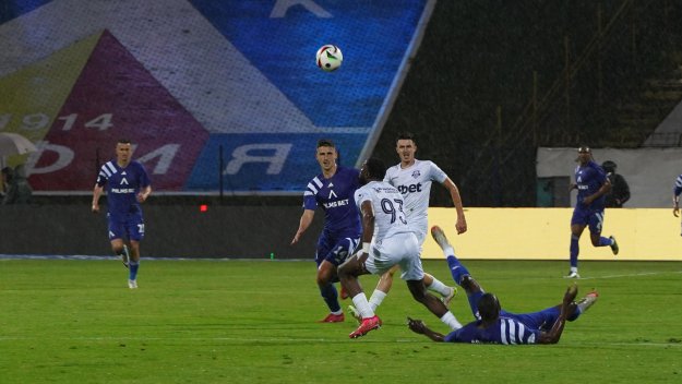 Локомотив София гледа към полузащитника на Левски Илиян Стефанов на фона на трансферния прозорец