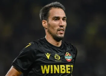 Ивелин Попов подновява договора си с Ботев и го удължава с още 6 години в свой личен интерес.