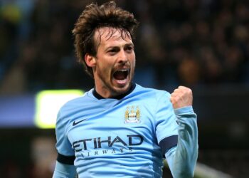 Насков Сираков привлича бившия плеймейкър на Манчестър Сити, Давид Силва, със свободен трансфер, тъй като той намали заплатата си до почти нищо, за да се присъедини