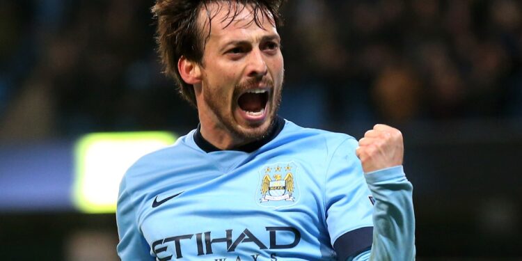 Насков Сираков привлича бившия плеймейкър на Манчестър Сити, Давид Силва, със свободен трансфер, тъй като той намали заплатата си до почти нищо, за да се присъедини