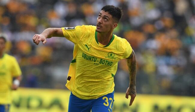 Левски София се стреми към играчи от Мамелъди Съндаунс и аржентинския защитник Лукас Суарес за подсилване на шансовете в Лига Европа