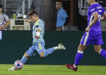 УЖАСЯВАЩО ДОБЪР! ЕКС-ФУТБОЛИСТЪТ НА ЛЕВСКИ ПОЛУДЯ В АРСЕНАЛ И СТАНА СВЕТОВНА СЕНЗАЦИЯ!